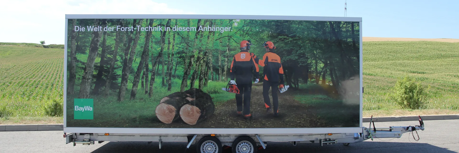 UNSINN Anhänger mit Lackierung Thema Forst BayWA