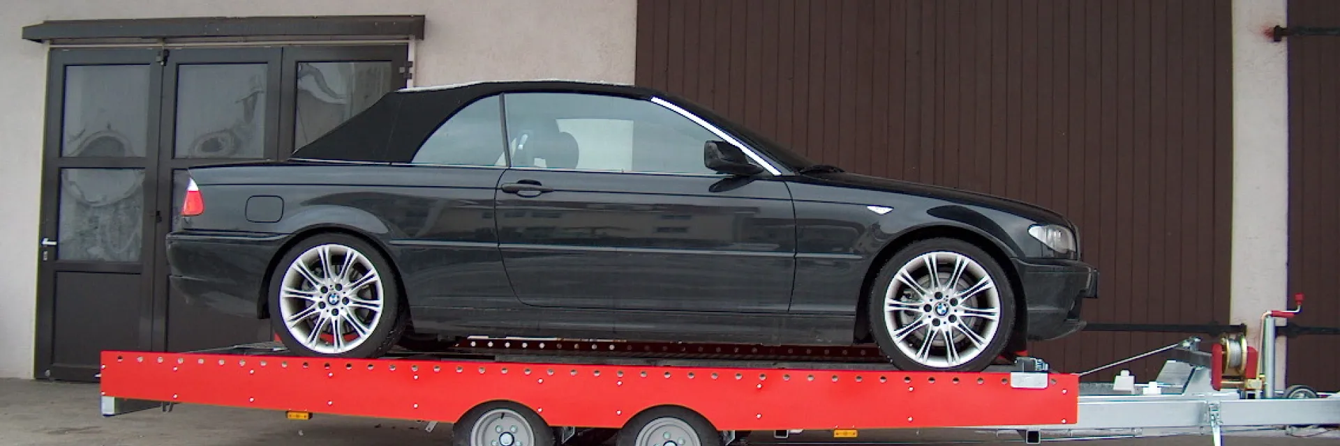 Autotranporter mit Auto 