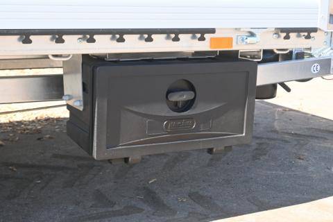 "UNSINN" toolbox, plastic, with lock
internal dimensions LxWxH 430x180x188 mm,
installed under the loading platform, (not waterproof)
