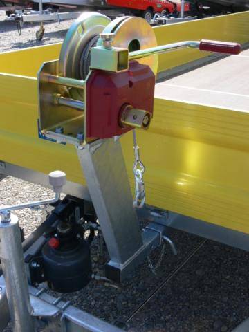 Hand cable winch installed on winch stand incl. cable and hook, vertical lifting capacity 1200 kg
(only with PKL tandem)