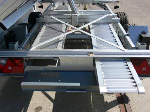 1 pair of aluminium ramp rails, length approx. 2560 mm, 2800 kg/pair, installed with tensioning device