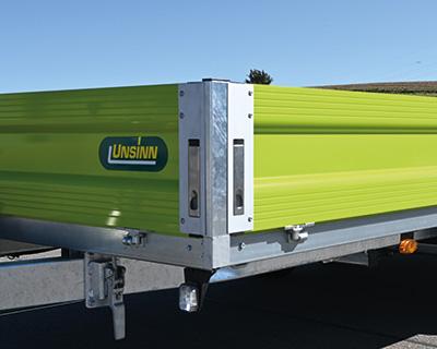 Bordwandprofil aus Aluminium 350 mm, UNSINN-Profil in Sonderfarbe (RAL) pulverbeschichtet,
Einfassungen Aluminium eloxiert, IL x IB 6060 x 2440 mm