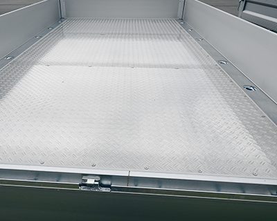 Siebdruckplatte mit Aluminium-Riffelblech belegt, IL x IB 2760 x 1500 mm