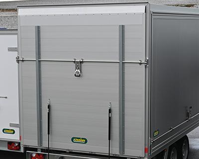 Heckklappe mit querliegendem Edelstahl-Drehstangenverschluss, Durchgangsmaß B x H 1550 x 2000 mm, Innenhöhe 2100/2300 mm