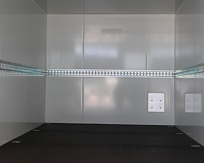 Schlitzankerschiene an der Stirnwand montiert, IL 1750 mm