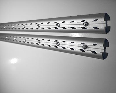 Airlineschiene aufgesetzt, doppelreihig an der rechten Seitenwand montiert, IL 2560 mm