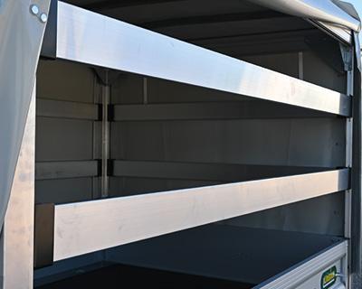 Aluminiumspriegel anstelle Holzspriegel im Planenaufbau mit Aluminiumgestell, IL x IB 5460 x 2200 mm, dreireihig